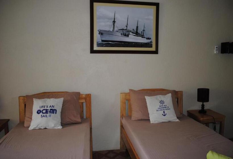 이코노미 룸, Captains Lodge And Bar