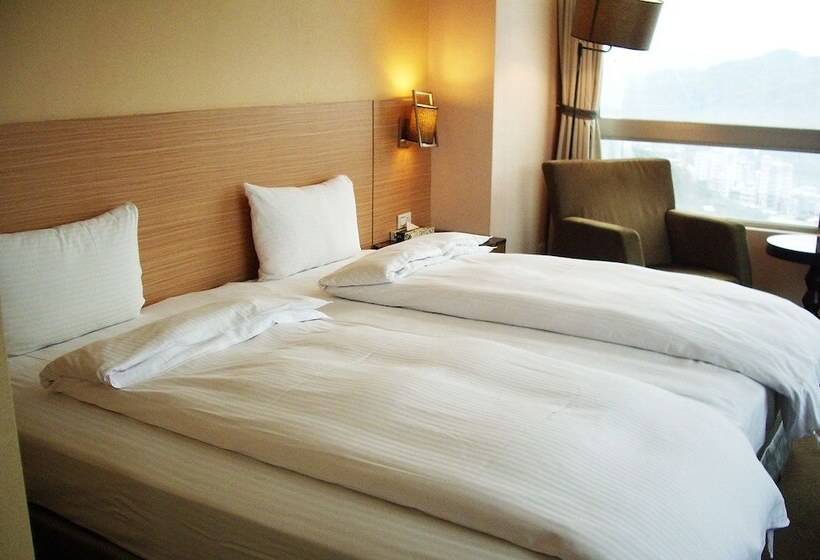 اتاق استاندارد با چشم‌انداز دریا, Rhine Inn