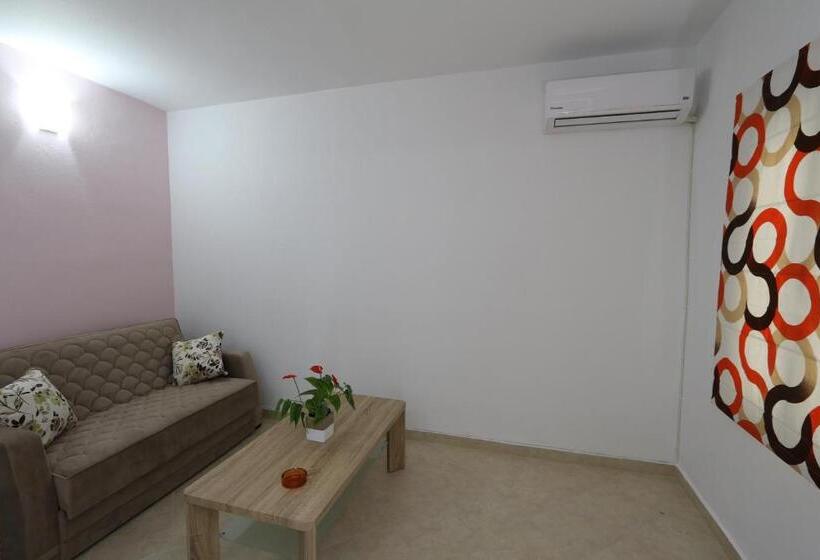 اتاق استاندارد سه نفره, Villa Libertad