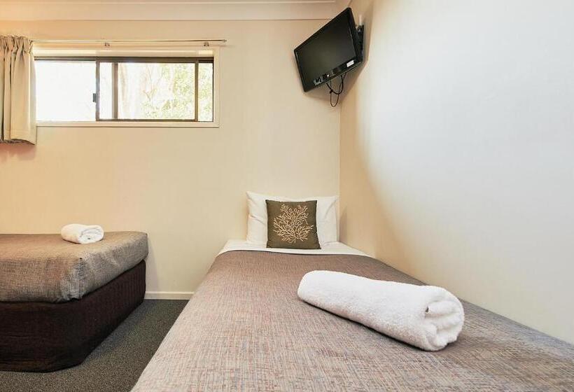 اتاق خانوادگی, Ruthven Street Motor Inn