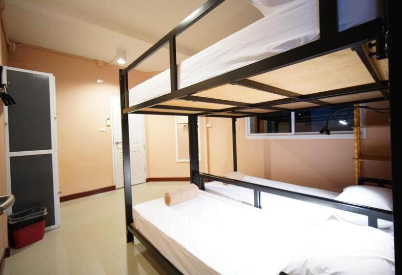 اتاق خانوادگی, Urban Hostel Bangkok