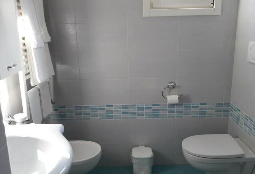 اتاق استاندارد سه نفره, Agriturismo La Lobra