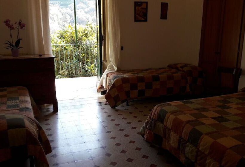 اتاق استاندارد چهار تخته, Agriturismo La Lobra
