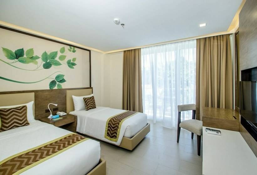 غرفة ديلوكس مطلة على حمام السباحة, Boracay Haven Suites