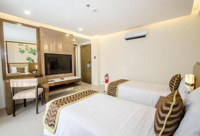 غرفة ديلوكس مطلة على حمام السباحة, Boracay Haven Suites