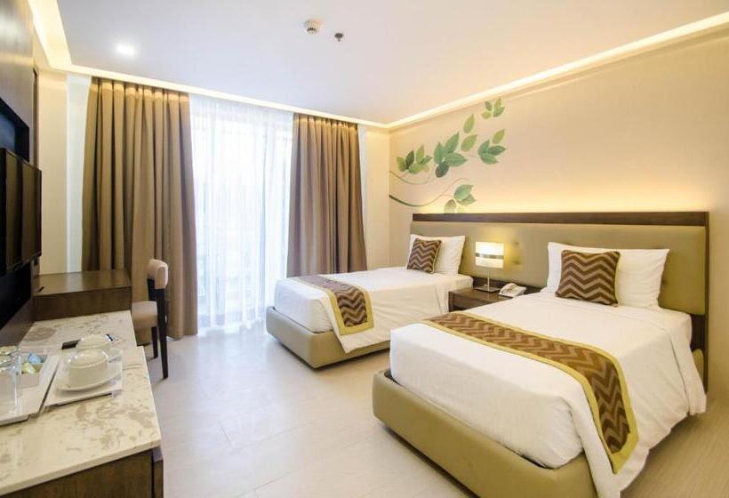 غرفة ديلوكس مطلة على حمام السباحة, Boracay Haven Suites