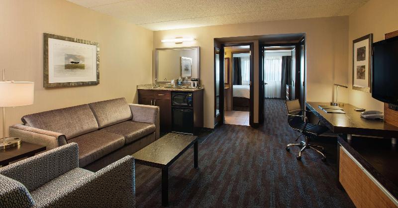 带大床的标准间, Doubletree By Hilton Lafayette East, In