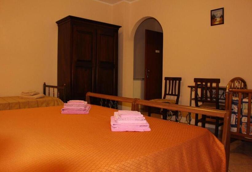 Четырехместный Номер Стандарт с Балконом, B&b Esperança
