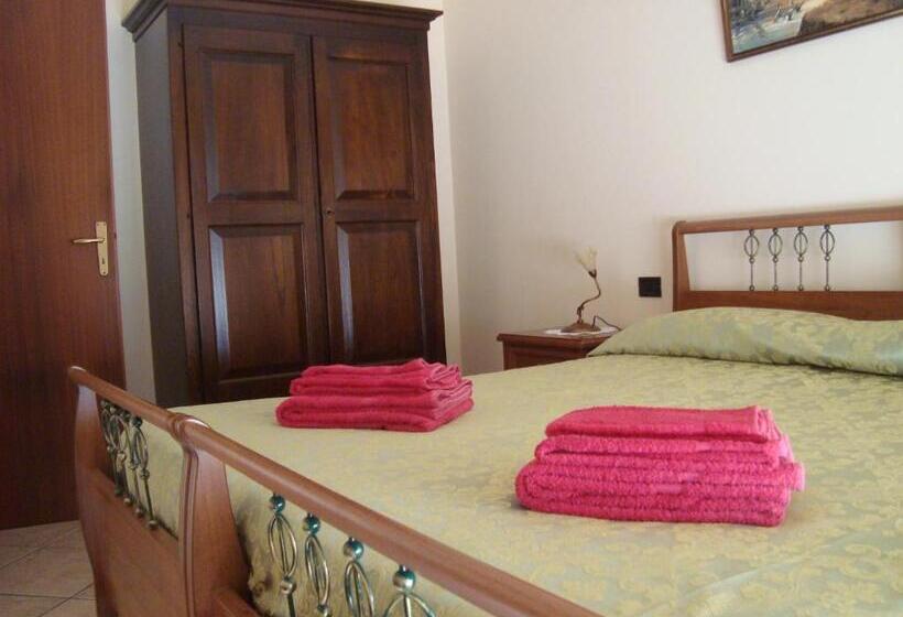 Четырехместный Номер Стандарт с Балконом, B&b Esperança