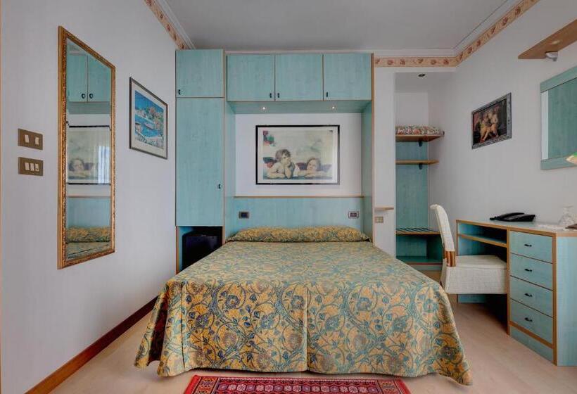 Standard Single Room, Napoleon