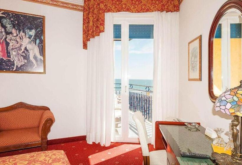 Standard Room Side Sea View, Napoleon