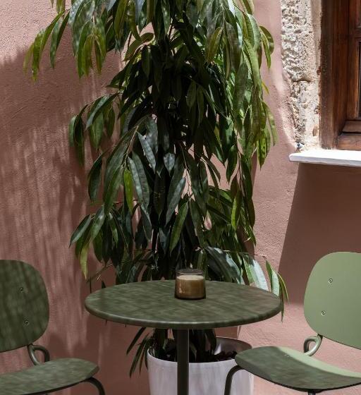 Люкс, Qualia Slowlife Suites