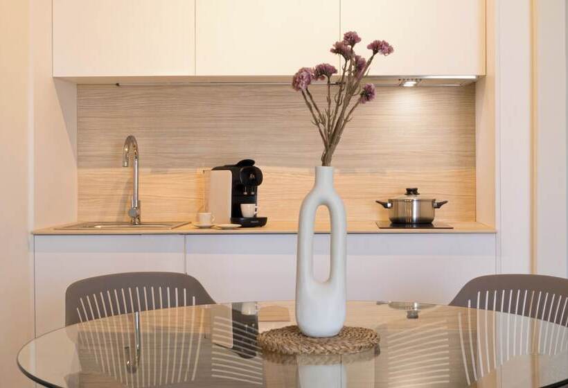 سوییت سوپریور, Lan Suites