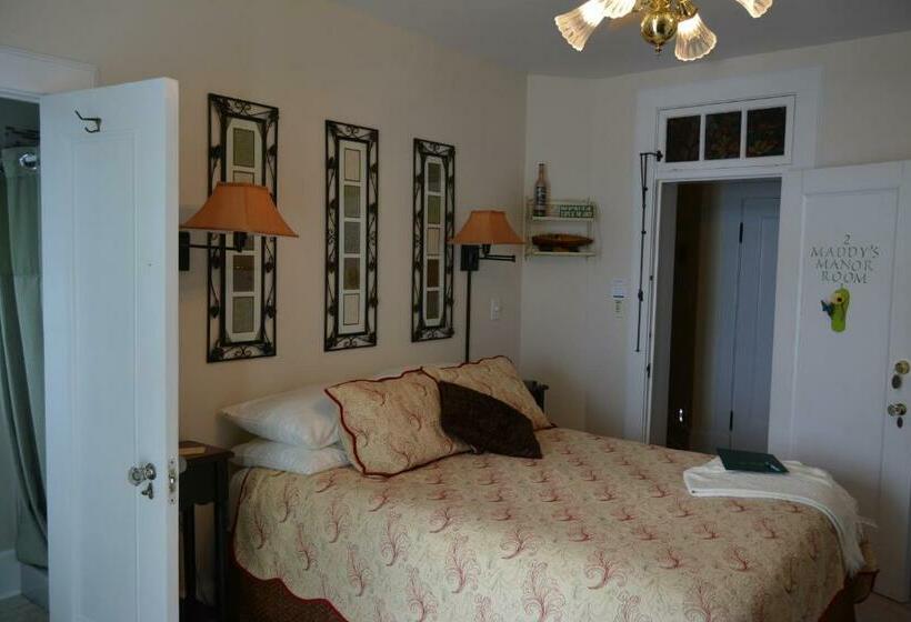 Номер Стандарт с Балконом, Lake George Boathouse Waterfront Lodging