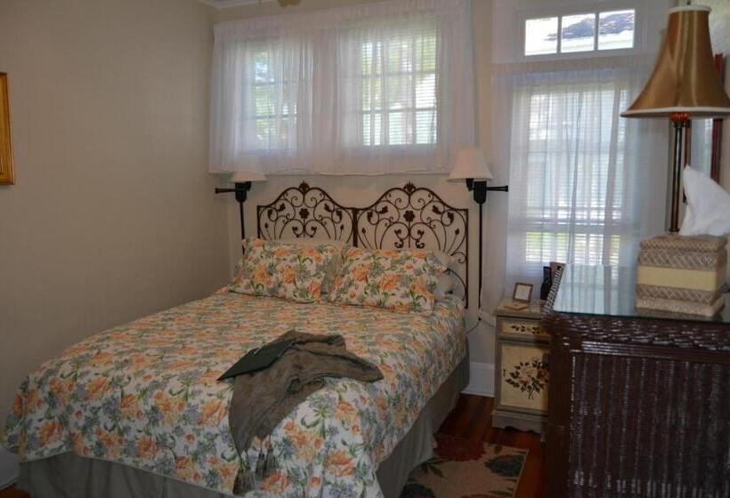 Номер Стандарт Вид на Сад, Lake George Boathouse Waterfront Lodging