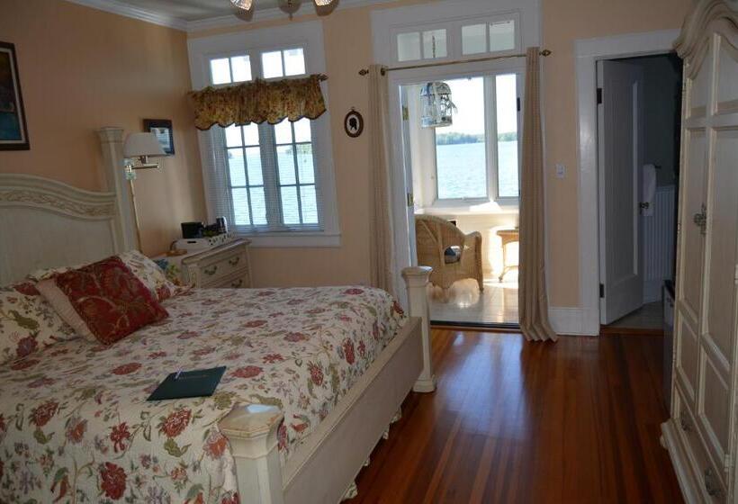 Люкс с Балконом, Lake George Boathouse Waterfront Lodging