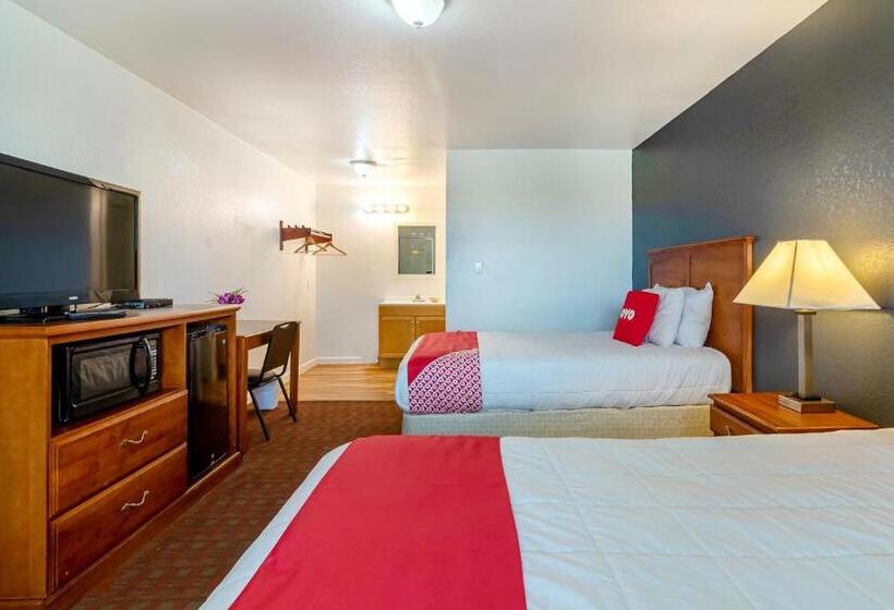 Номер Стандарт, OYO Hotel Pearsall I-35 East