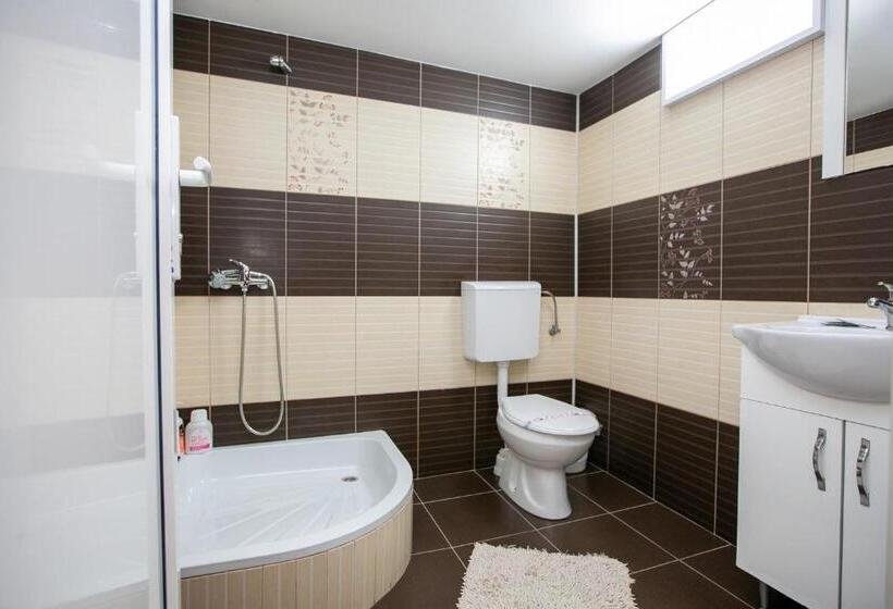 Номер Стандарт, Casa Mădălina