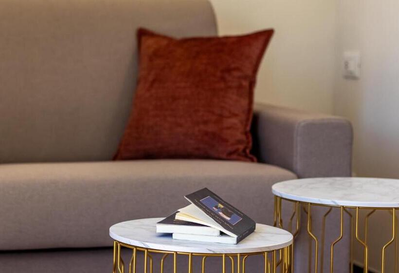 اتاق لوکس چهار تخته, Oldoini Luxury Apartment And Suites