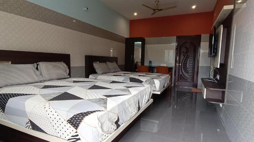 Люкс с Балконом, Sathyam Resorts