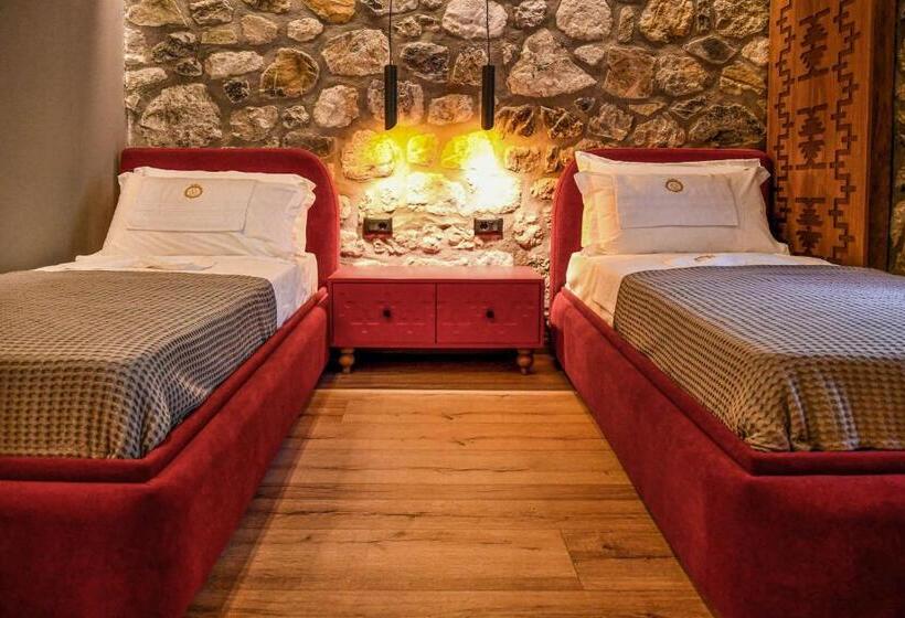 Habitación Triple Estándar, Villa Golden Theth