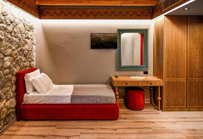 Habitación Triple Estándar, Villa Golden Theth