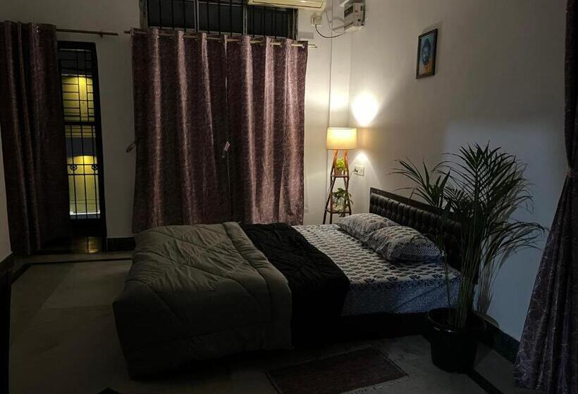 اتاق لوکس, Beltola Serenity Homestay