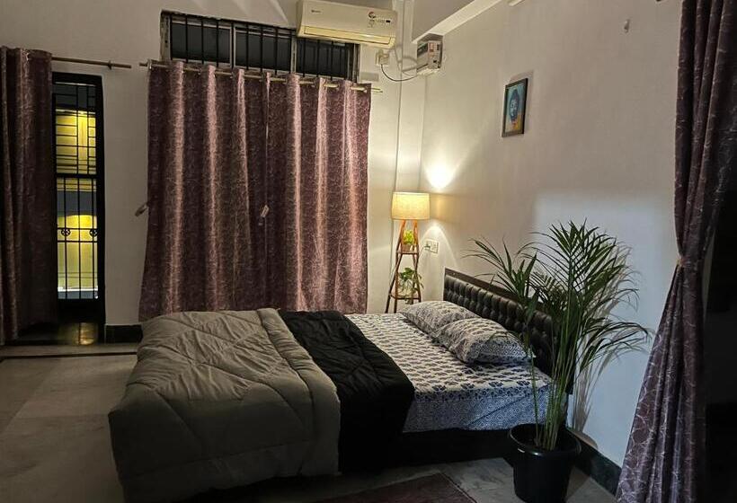 اتاق لوکس, Beltola Serenity Homestay