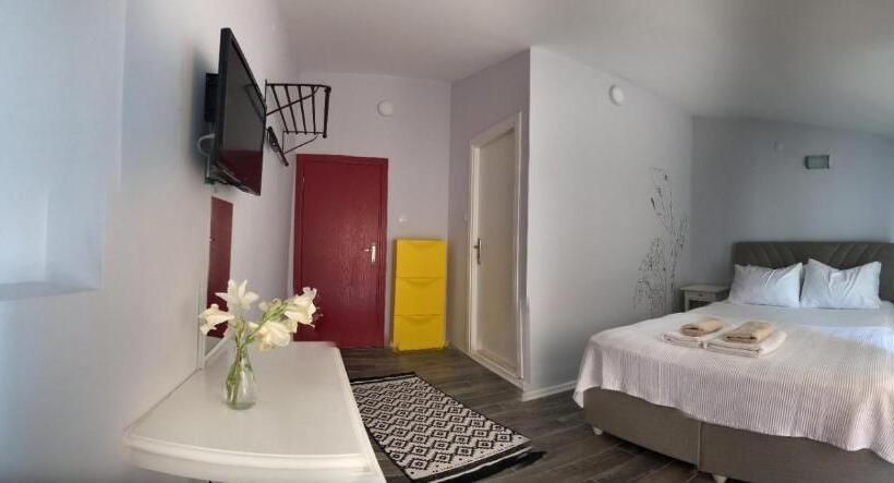 اتاق استاندارد با بالکن و چشم‌انداز دریا, 4 Oda Butik Otel