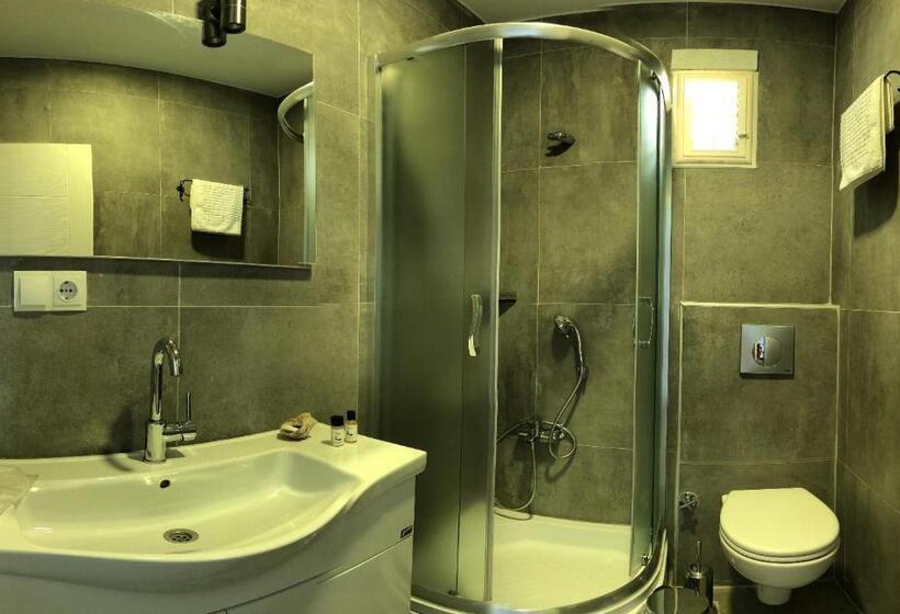 اتاق استاندارد با بالکن و چشم‌انداز دریا, 4 Oda Butik Otel