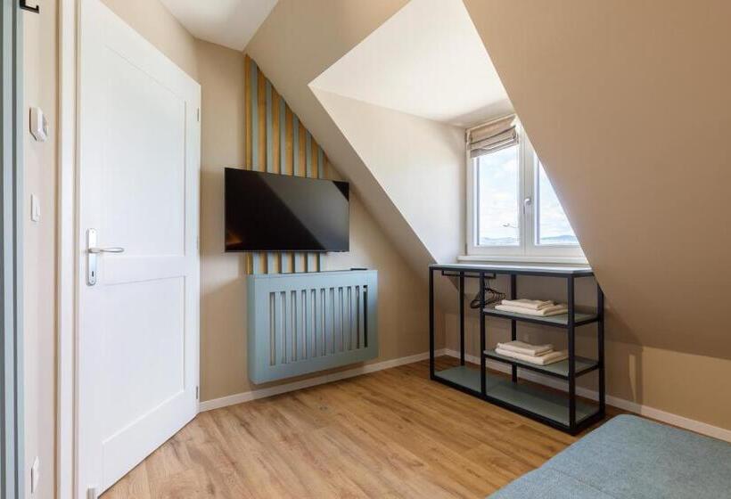 اتاق خانوادگی, Lepke Apartmanház és étterem