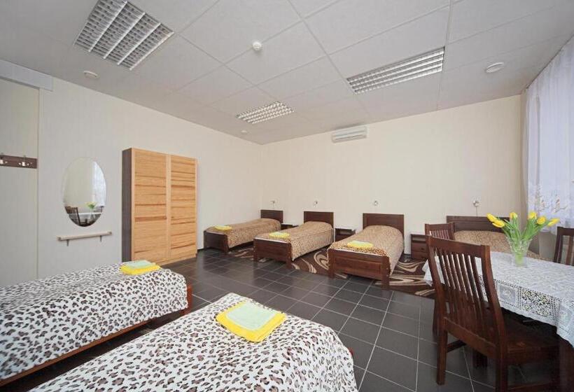 اتاق خانوادگی, Yasmina Hostel