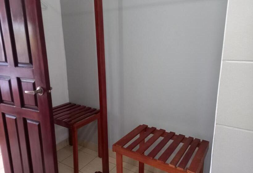 Трехместный Номер Стандарт с Балконом, Hostel Kimmell / Hostal Familiar La Casita De Los Kimmell