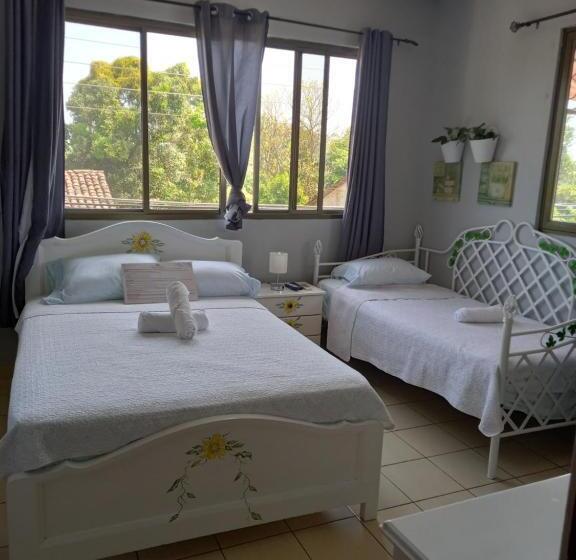 Трехместный Номер Стандарт с Балконом, Hostel Kimmell / Hostal Familiar La Casita De Los Kimmell
