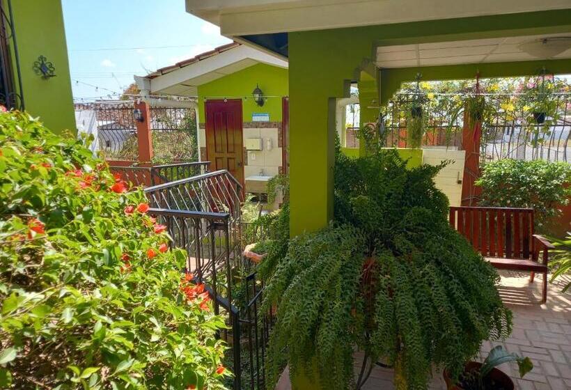 Трехместный Номер Стандарт с Балконом, Hostel Kimmell / Hostal Familiar La Casita De Los Kimmell