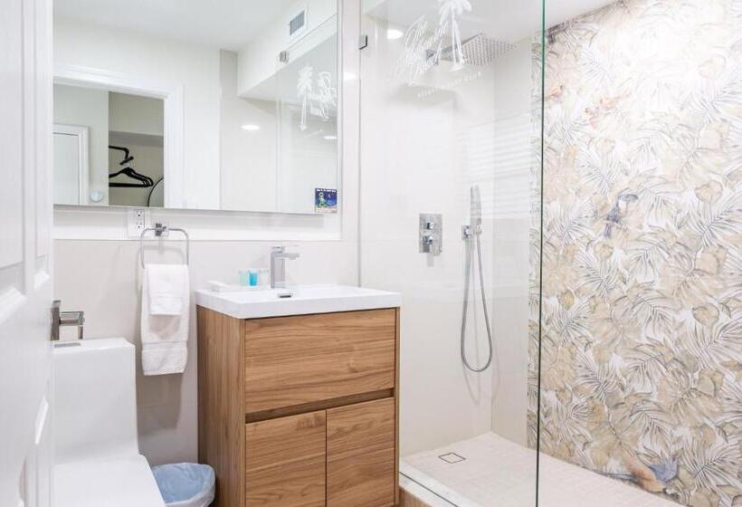 מיטת קינג בסוויטה, Melbourne Beach Resort & Surf Club