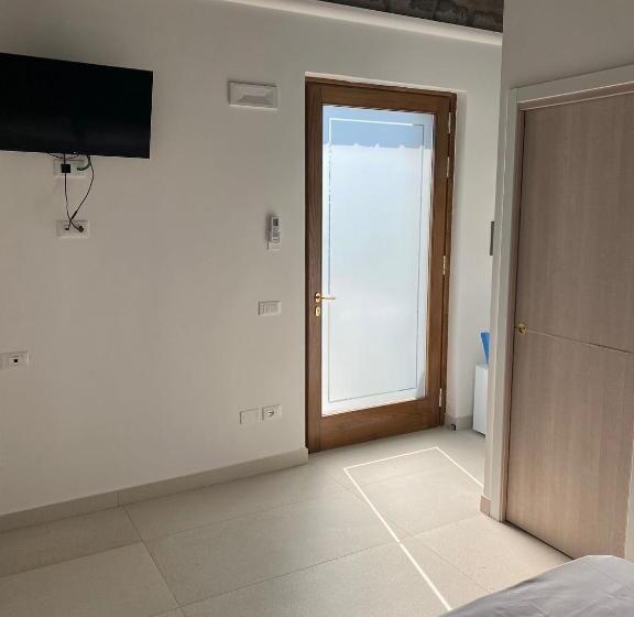اتاق لوکس با تخت بزرگ, Torre Delle Grazie Sorrento Suite