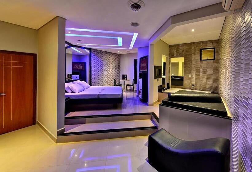 豪华套房, Deslize Motel 4