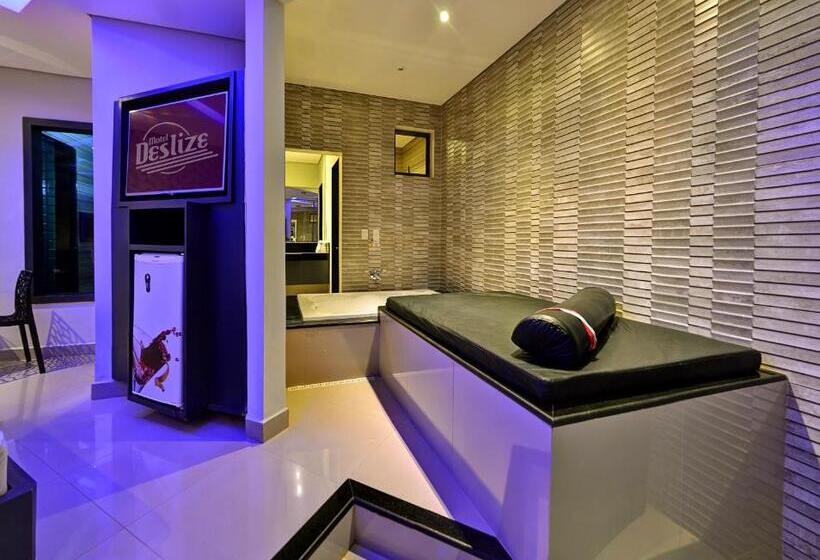 豪华套房, Deslize Motel 4
