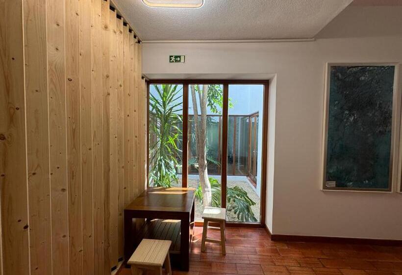 스탠다드 룸 킹사이즈 침대, Aomo Art Space Hostel