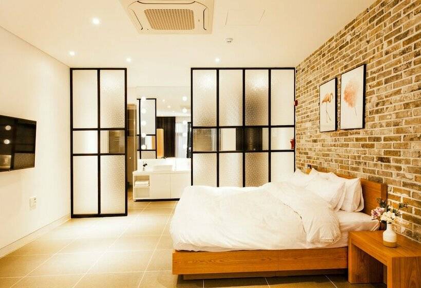 Номер Стандарт, Schweizer Dorf Cheonan
