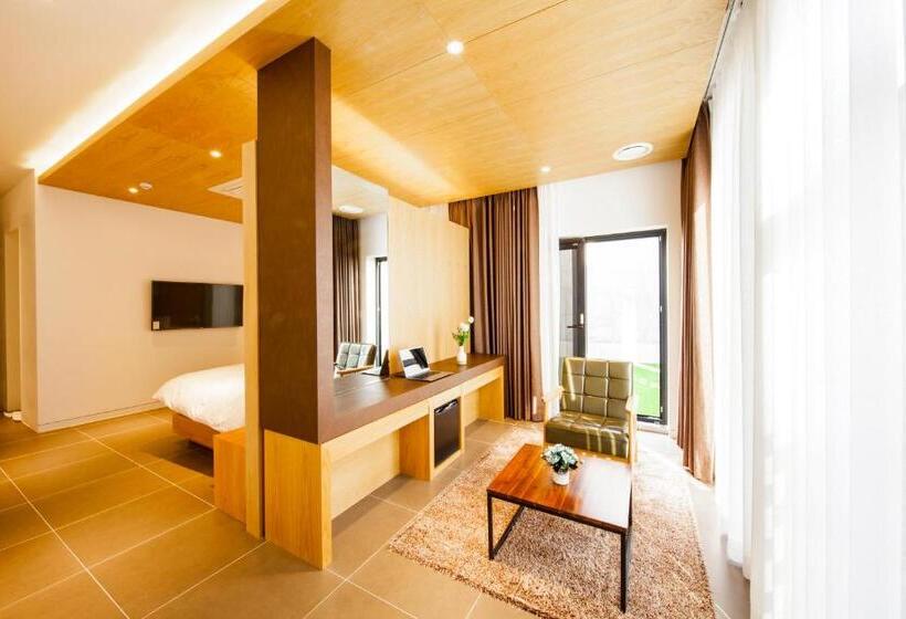 Номер Стандарт, Schweizer Dorf Cheonan