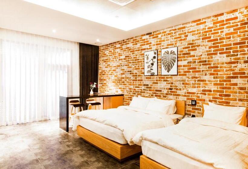 Номер Deluxe, Schweizer Dorf Cheonan