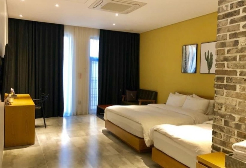 Номер Deluxe, Schweizer Dorf Cheonan