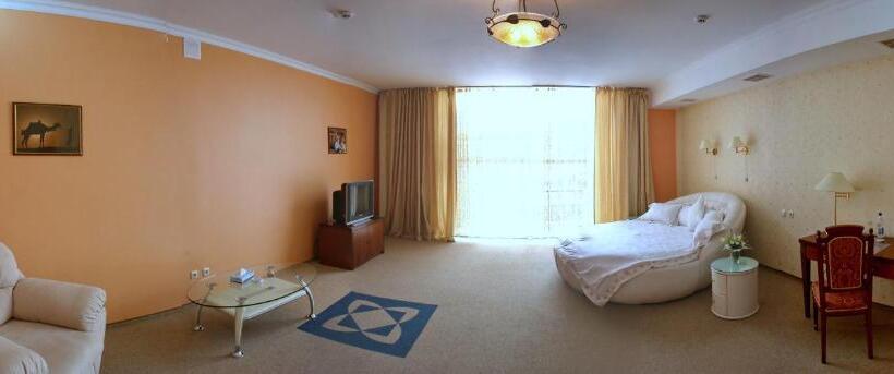 디럭스 룸, Premier Hotel Shafran