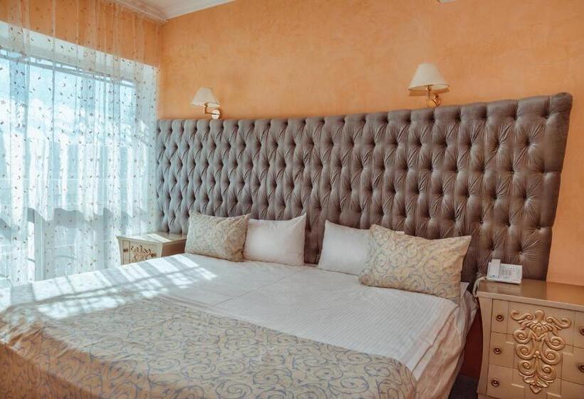 스위트, Premier Hotel Shafran