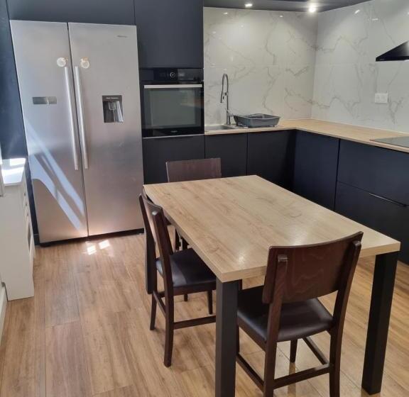 Family Suite, Maison Centre Ville Avec Jardin
