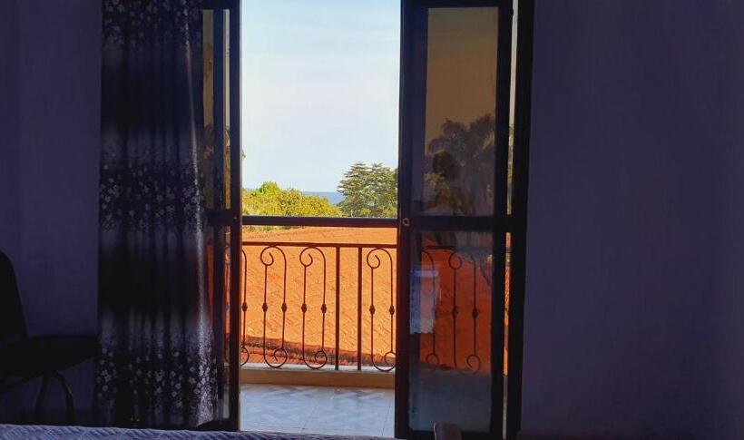 اتاق استاندارد با بالکن, Amen Guest House Near Airport