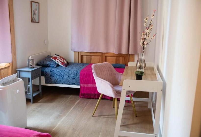 اتاق استاندارد سه تخته با سرویس بهداشتی مشترک, Barcelona City Center Private Rooms
