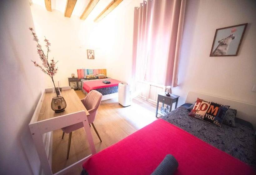اتاق استاندارد سه تخته با سرویس بهداشتی مشترک, Barcelona City Center Private Rooms
